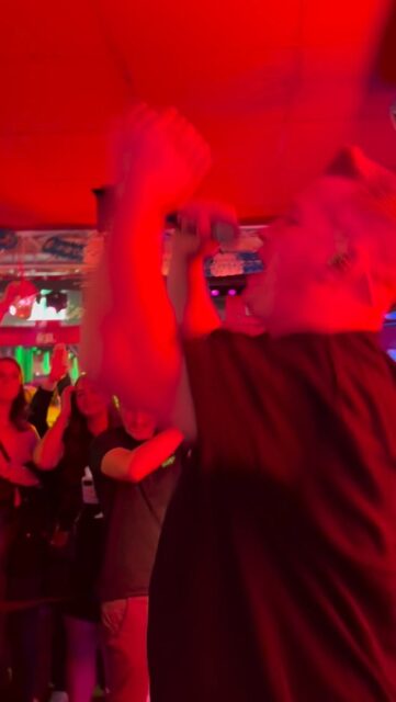 💚 @schuerze_music LIVE 🎙️IN DER KIEZ ALM HAMBURG🔥
WIR SIND PARTY‼️
KOMM IN DEINEN #lieblingsclub
#kiezalmhamburg #kiezalm #großefreiheit #reeperbahnhamburg #kiez #hamburg #wirsindparty #hamburgerkiez #saufisaufi #ballermannparty #wirsindmalle #wirsindparty #malle #mallorcaparty #mallorcapartysdeutschland #abfahrt #hamburgmeineperle #partybiszumabwinken #sangria #mallefieber #party #partyhard #abriss #saufisaufi #moinmoin #bierkönig #partyhamburg