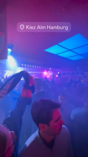 ⚽️ KIEZ ALM HAMBURG & @hanserautisch ZEIGEN EUCH ALLE HSV SPIELE LIVE AUF GROSSBILDLEINWAND & 9 TV BILDSCHIRMEN 🍻
GROßE FREIHEIT 39 A-B - 22767 HAMBURG - 
WIR SIND PARTY 🪩
DONNERSTAG - FREITAG & SAMSTAG AB 20 UHR - Wir freuen uns auf Dich! 
🌴 PARTY WIE AUF MALLE
🎙️ STÄNDIG LIVE ACTS 
🪣 SANGRIA AUS EIMER
🍺 3LITER SÄULEN
🍹 MISCHEN AUS MAẞKRÜGEN

KOMM IN DEIN #lieblingsclub !

#kiezalmhamburg #kiezalm #großefreiheit reeperbahnhamburg kiez hamburg stpauli wirsindparty hamburgerkiez saufisaufi wirsindmalle wirsindparty malle mallorcaparty mallorcapartysdeutschland abfahrt hamburgmeineperle partybiszumabwinken sangria mallefieber party partyhard abriss saufisaufi moinmoin partyhamburg livemusic schlagermusik