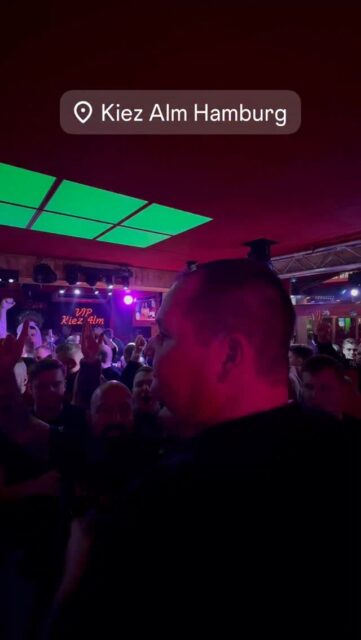 💚 @sabbotage_official LIVE 🎙️IN DER KIEZ ALM HAMBURG 🍺 WIR FREUEN UNS AUF WEITERE TERMINE 2026 💚
WIR SIND PARTY‼️
KOMM IN DEINEN #lieblingsclub
#kiezalmhamburg #kiezalm #großefreiheit #reeperbahnhamburg