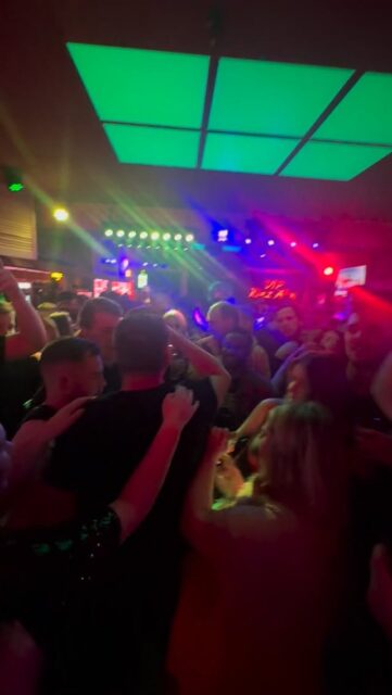 🎤🎠 @partycrasher_offiziell LIVE 🎙️IN DER KIEZ ALM HAMBURG
@mona_milaj hat alles geben um Euch zu Unterhalten und gemeinsam die Alm zum WACKELN gebracht !
Wir freuen uns auf Dich!
WIR SIND PARTY ❗️
KOMM IN DEINEN #lieblingsclub
#kiezalmhamburg #kiezalm #großefreiheit #reeperbahnhamburg