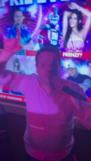 🚀 Danke für deinen Besuch @tobee_official 🎙️IN DER KIEZ ALM HAMBURG 🍺
WIR SIND PARTY‼️
KOMM IN DEINEN #lieblingsclub
#kiezalmhamburg #kiezalm #großefreiheit #reeperbahnhamburg❤️